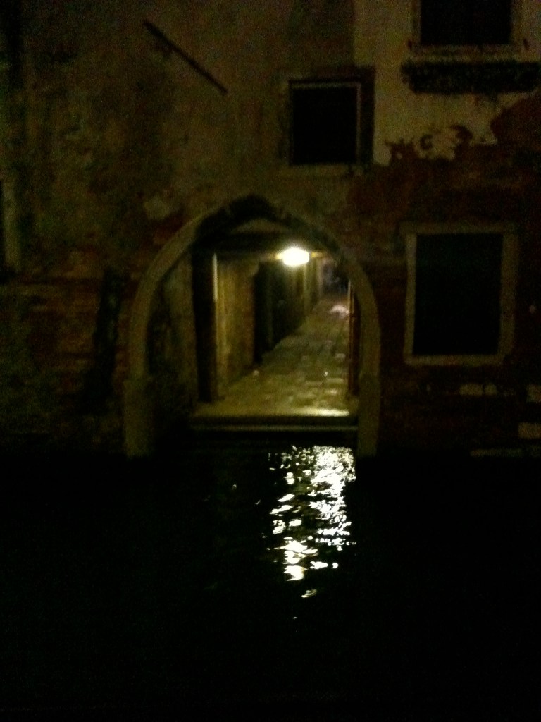 Venice_dark arch