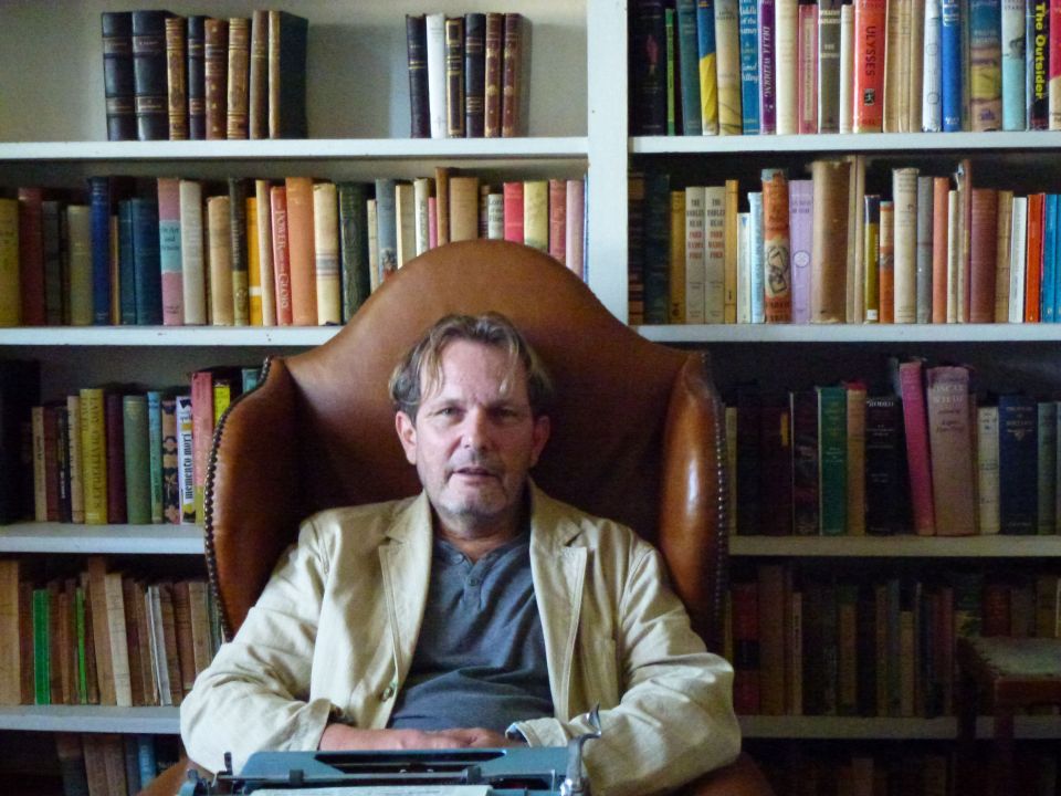 Blanco tries out Victoria's chair