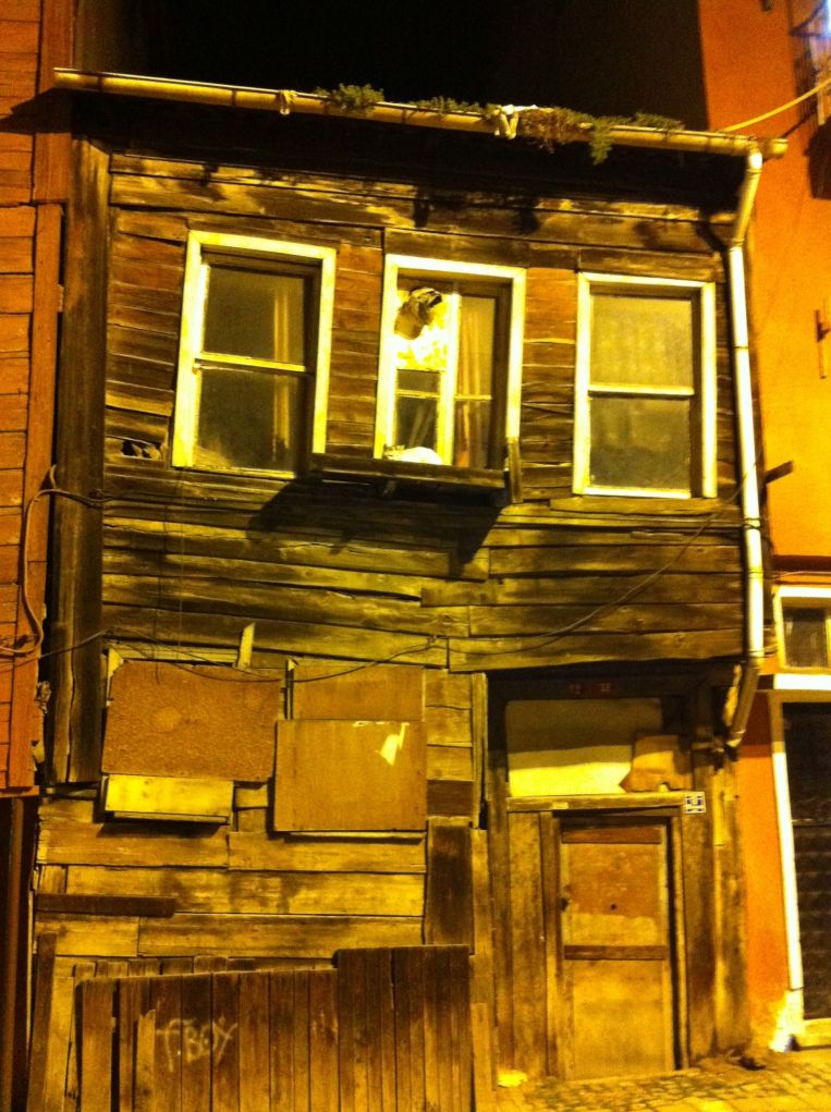 Ist_ramshackle house