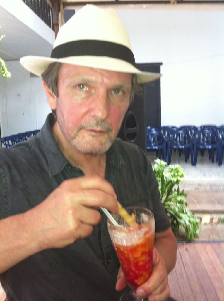 Knickerbockerglory with owner