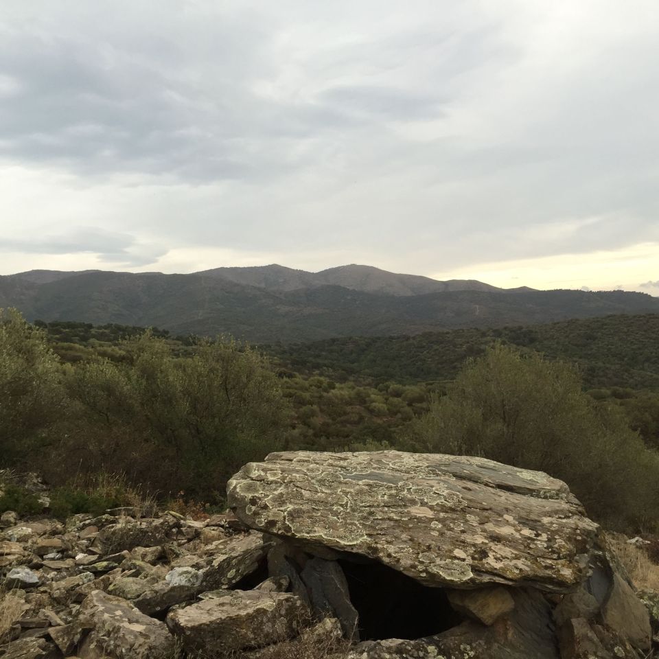 Burial chamber with view towards the sea